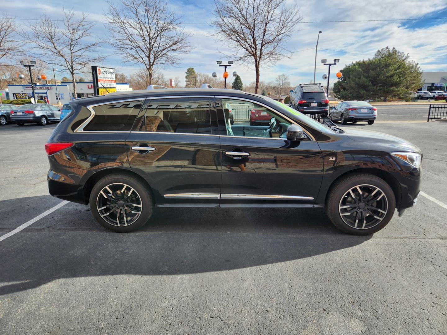 2014 INFINITI QX60 BASE AWD (5N1AL0MM9EC) with an 3.5L V6 DOHC 24V engine, located at 10890 W. Colfax Ave., Lakewood, CO, 80215, (303) 274-7692, 39.739914, -105.120132 - Photo#4